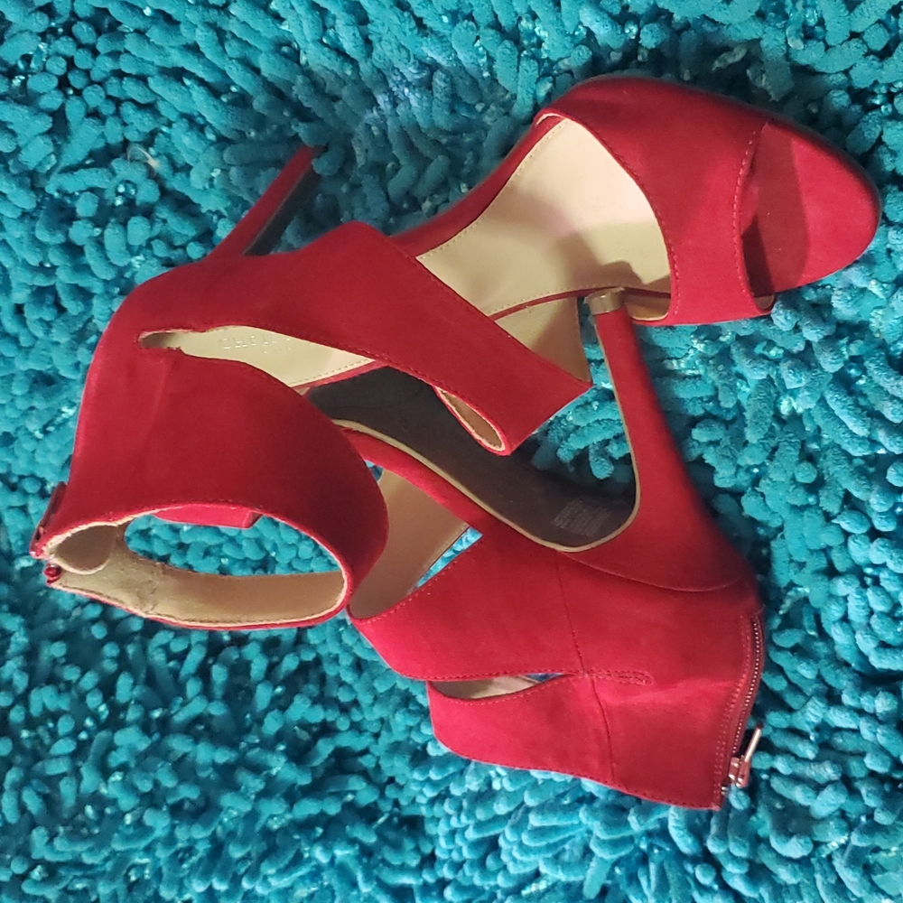 Women's Christian Soriano for Payless, red open toe pomp 3 3/4"heels, size 8.5